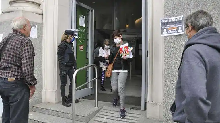 Desde el lunes 15 de noviembre, los bancos comienzan a atender al público sin turno previo