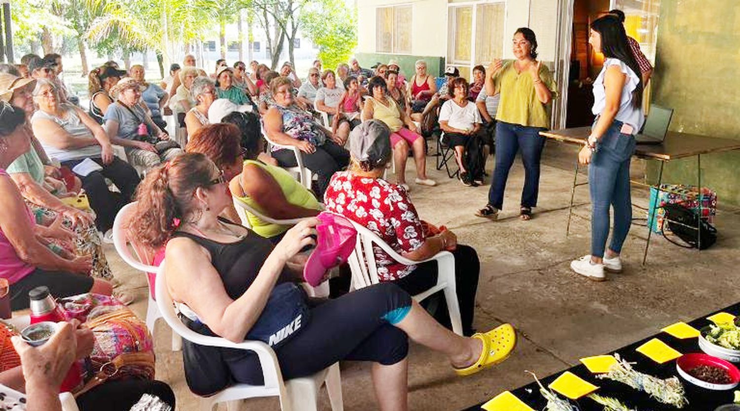 Jornada de talleres en el recreativo para adultos mayores