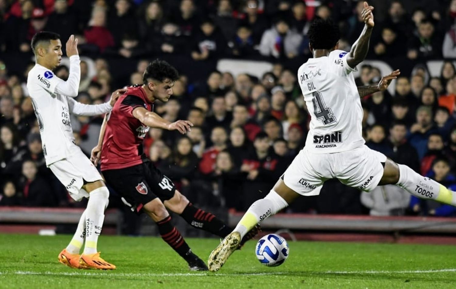 Newell’s igualó sin goles frente a Corinthians y quedó eliminado de la Copa Sudamericana