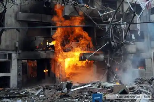 Se detectaron movimientos bajo los escombros y hay esperanzas