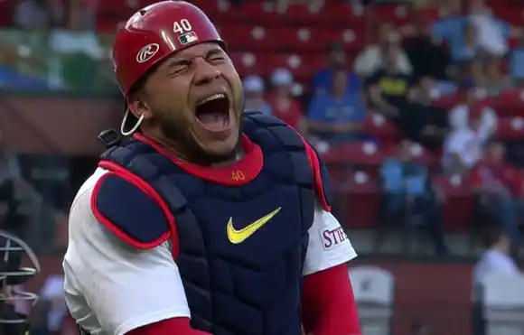 VEA EL SWING que pone fuera de la temporada de la MLB al careta venezolano Wilson Contreras (+VIDEO)