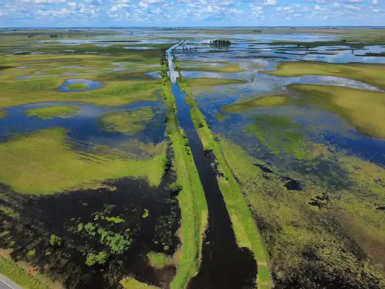 El distrito posee 423.000 hectáreas y hay 2000 kilómetros de caminos rurales
