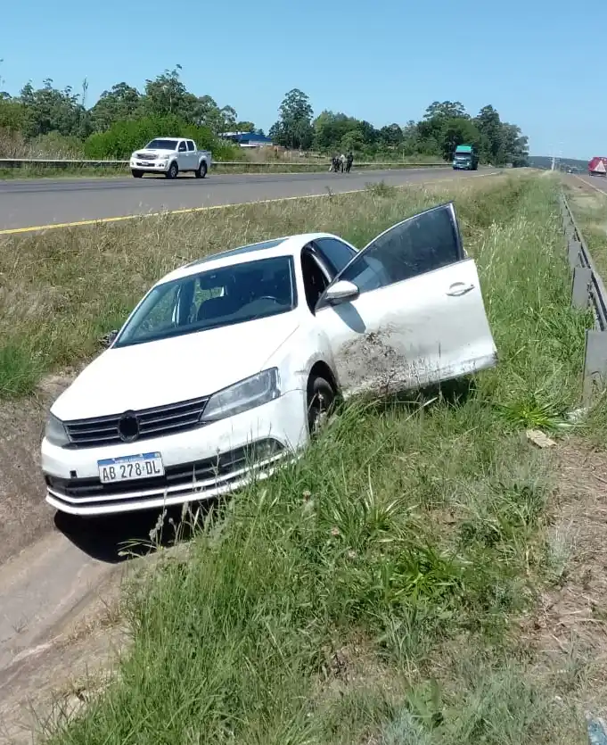 Accidente en la autovía entre un automóvil y una motocicleta