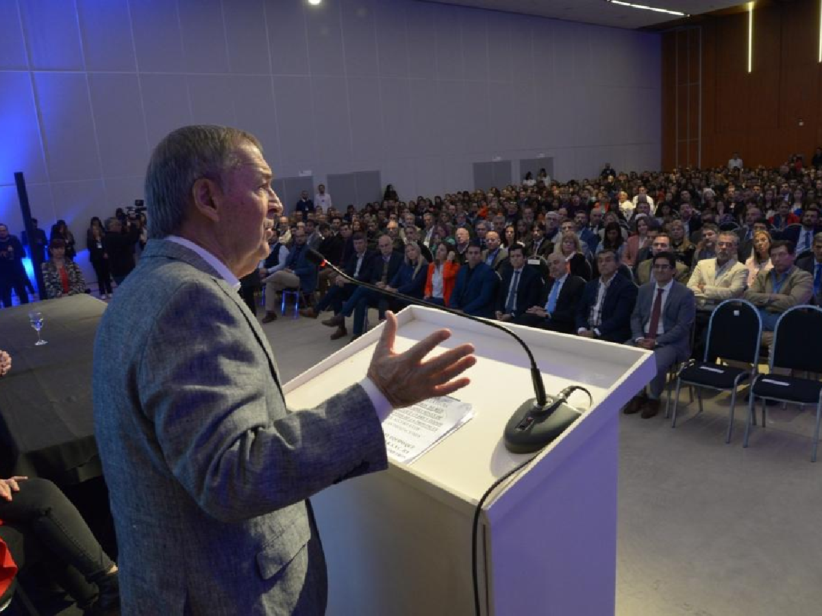 La Provincia ofrece un pago extraordinario de $ 3.000 por septiembre y octubre a estatales