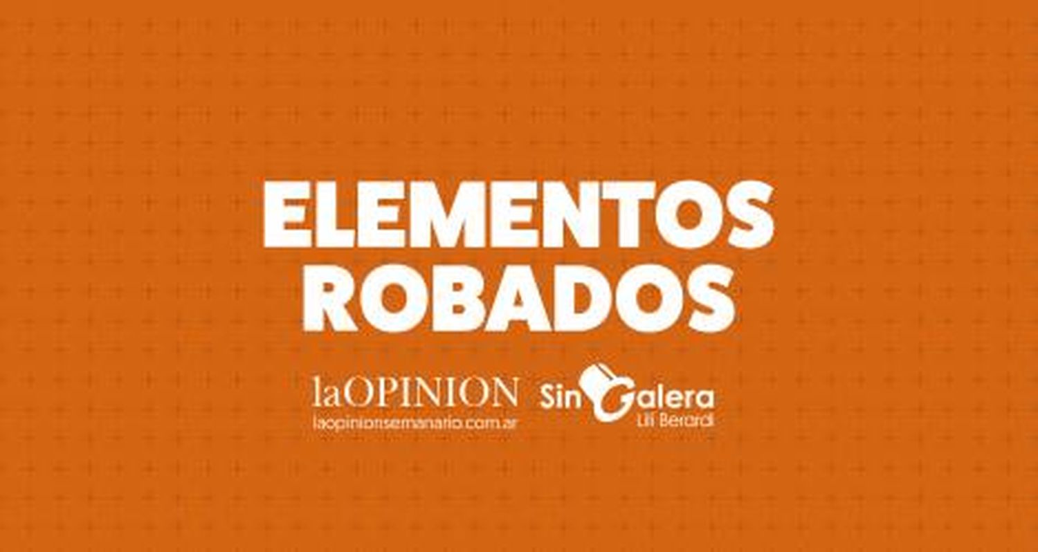 José busca sus documentos