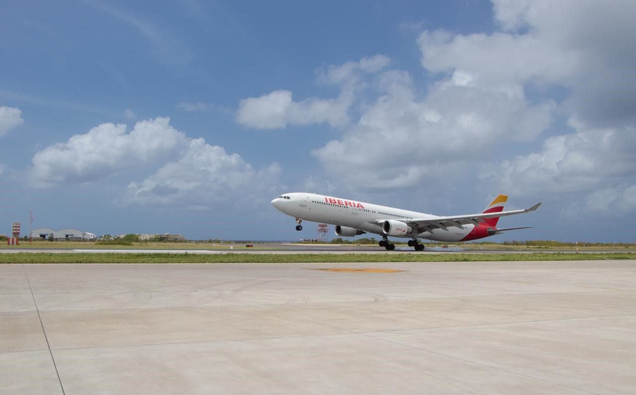 Iberia A330 Maldivas. Aterriza en el Aeropuerto de Male