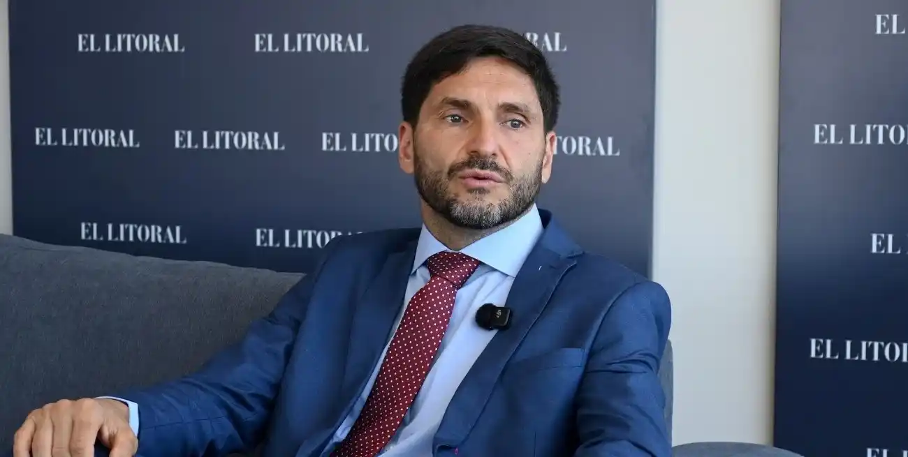 "Vamos por un estado mucho más cercano al ciudadano con los problemas esenciales de la provincia de Santa Fe ya encaminados", aseguró Pullaro en diálogo con El Litoral. Foto: Flavio Raina.