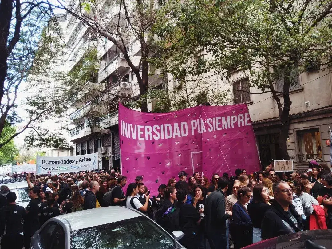 Multitudinaria Marcha Federal Universitaria en Rosario en defensa de la educación pública