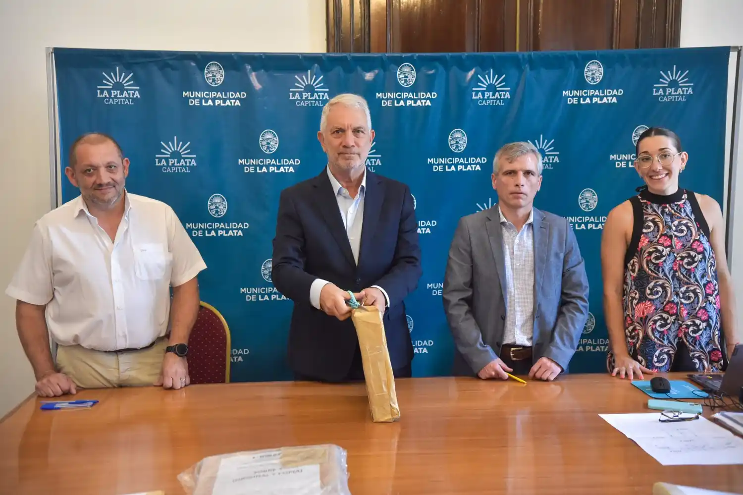 Alak licitó importantes obras para La Plata