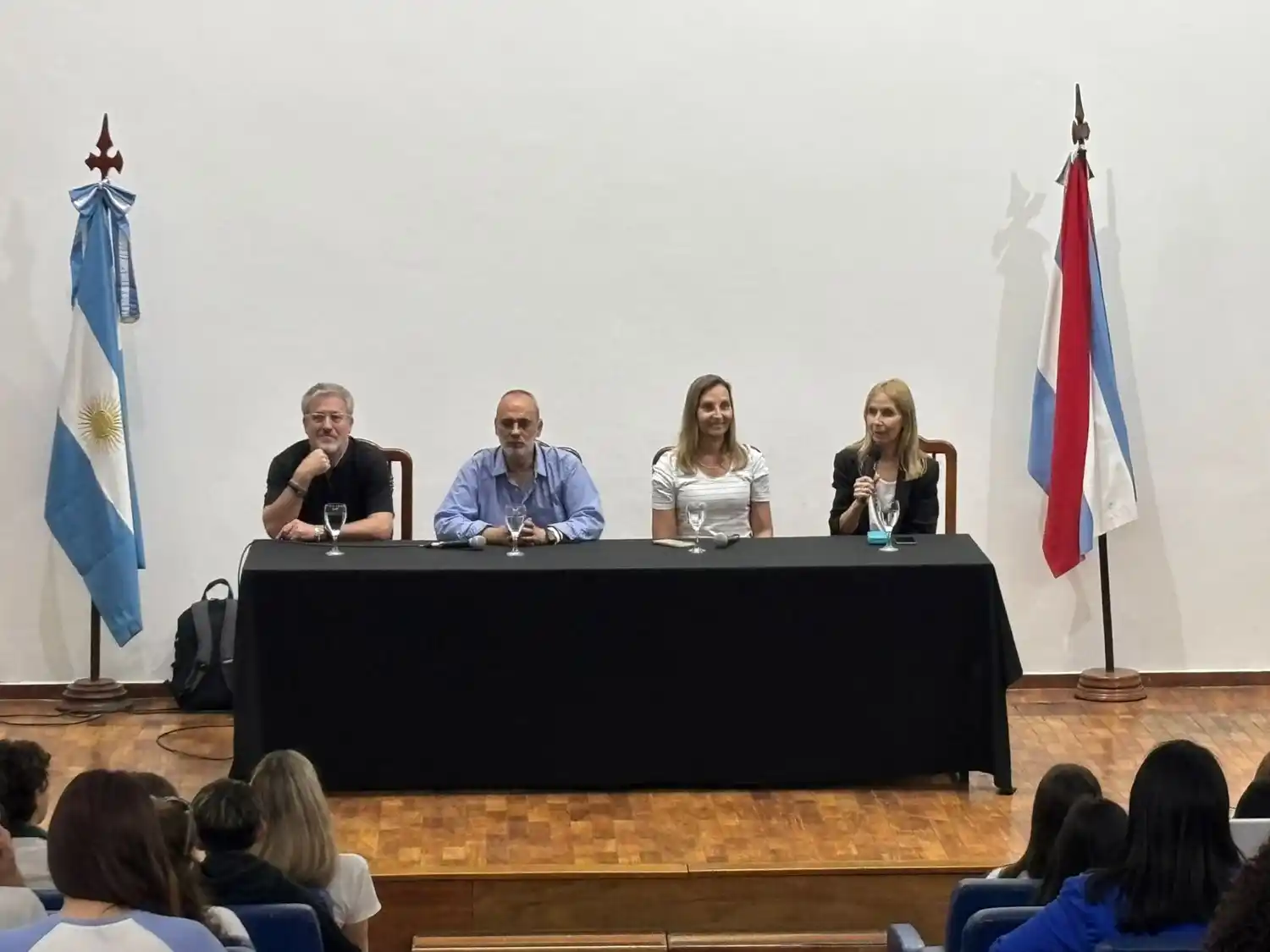 Gabriel Ben Tasgal ofreció una charla sobre la Shoá a estudiantes de Paraná