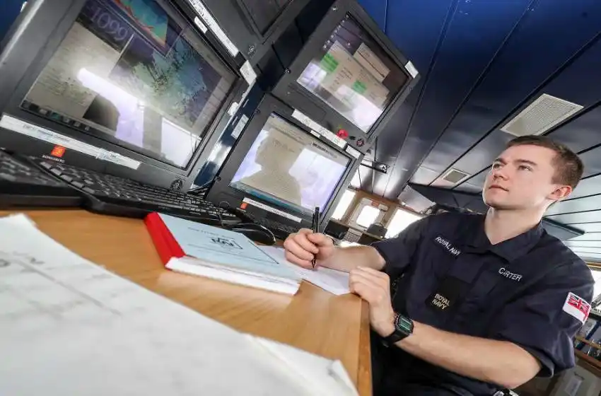 Con la mejora del clima, profundizan la búsqueda del submarino