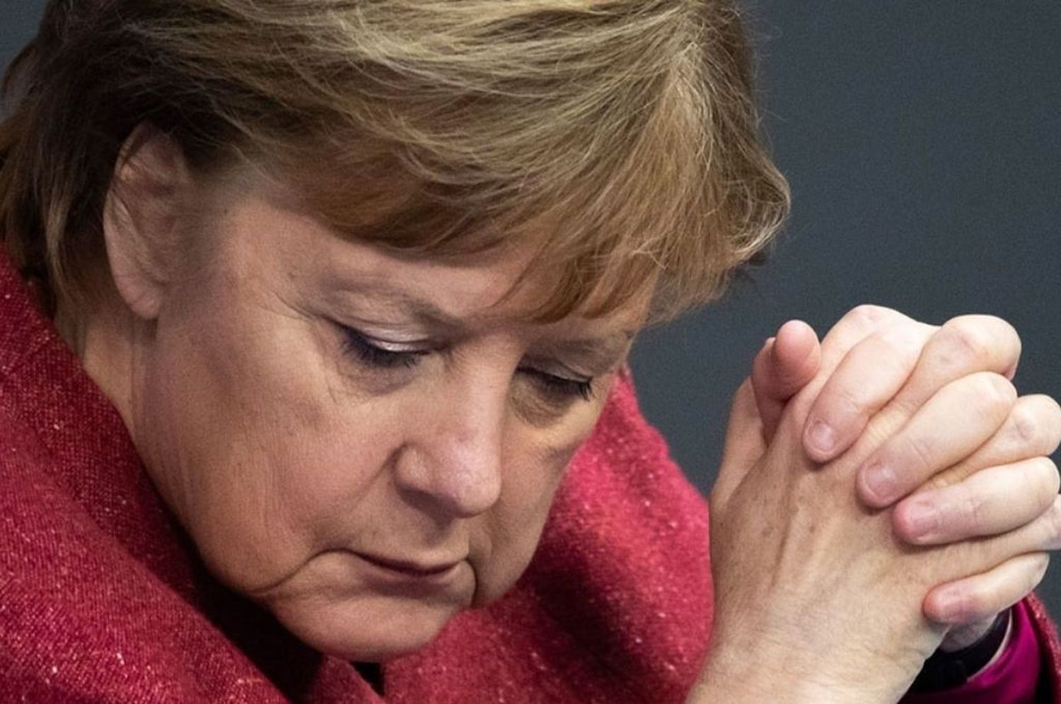 Merkel refuerza su autoridad ante las regiones para combatir el coronavirus