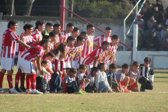 Torneo Oficial 2025
Barrio Norte con poco y mucha fortuna se quedó 
con un triunfo y lo deja en lo alto de la tabla
