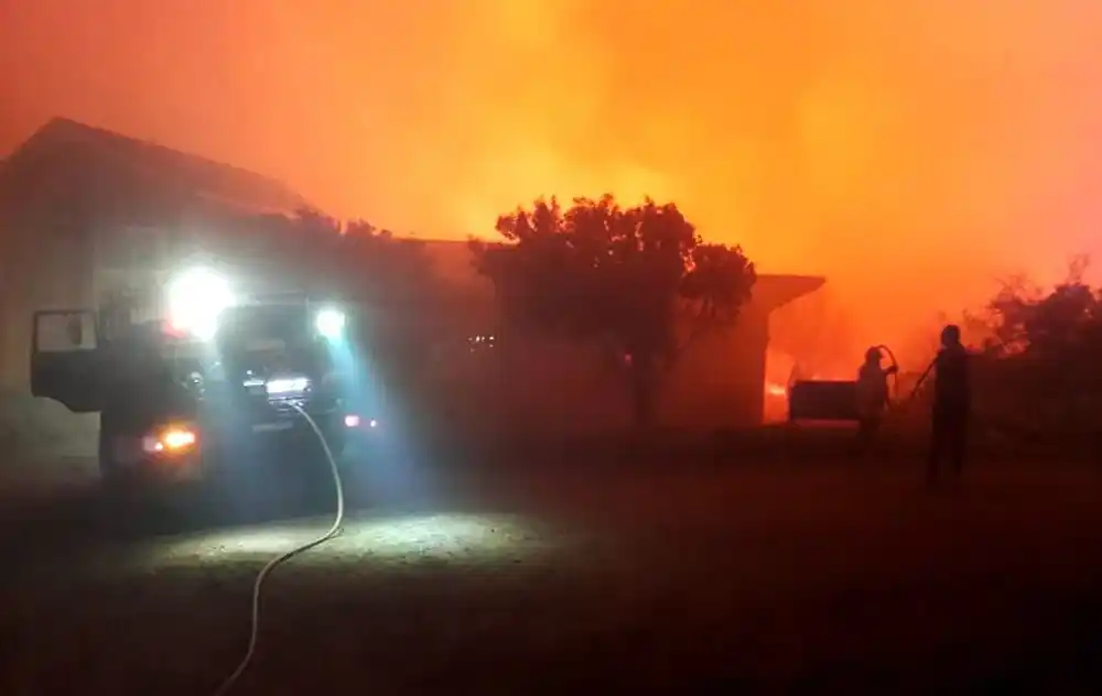 Rufino: denuncian el incendio intencional de una carpintería