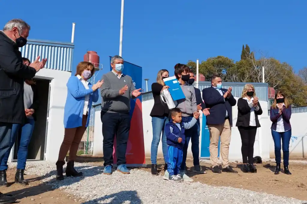 Entregaron viviendas a 13 familias de Villa Gobernador Gálvez