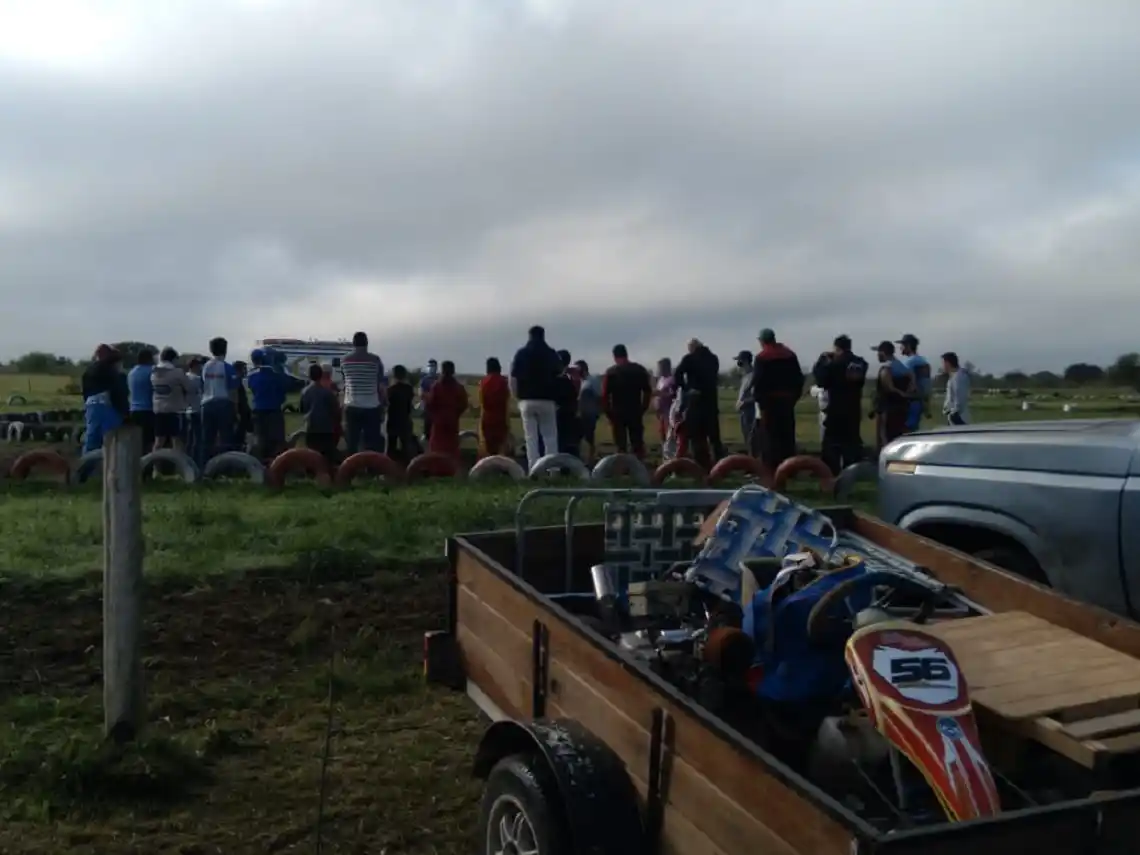 La Policía dispersó al público en una carrera de karting cerca de la Ruta 16