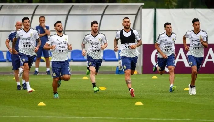 Argentina entrenó con la mente en Nigeria y Armani sería el arquero