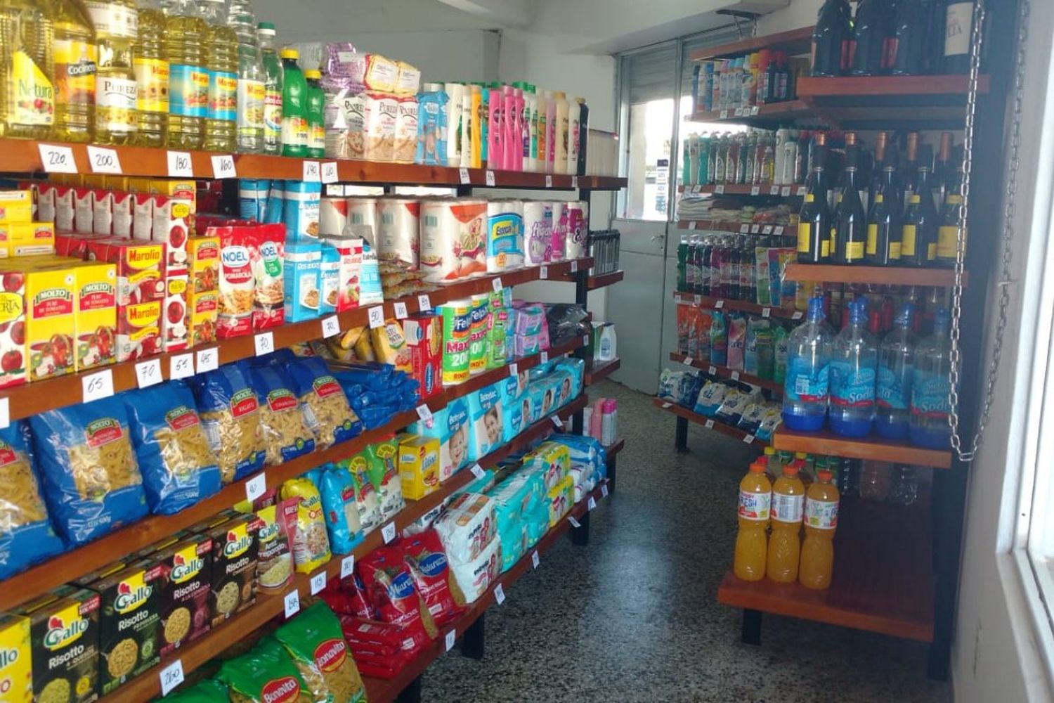En el último mes, realizaron controles en más de 100 negocios que venden alimentos