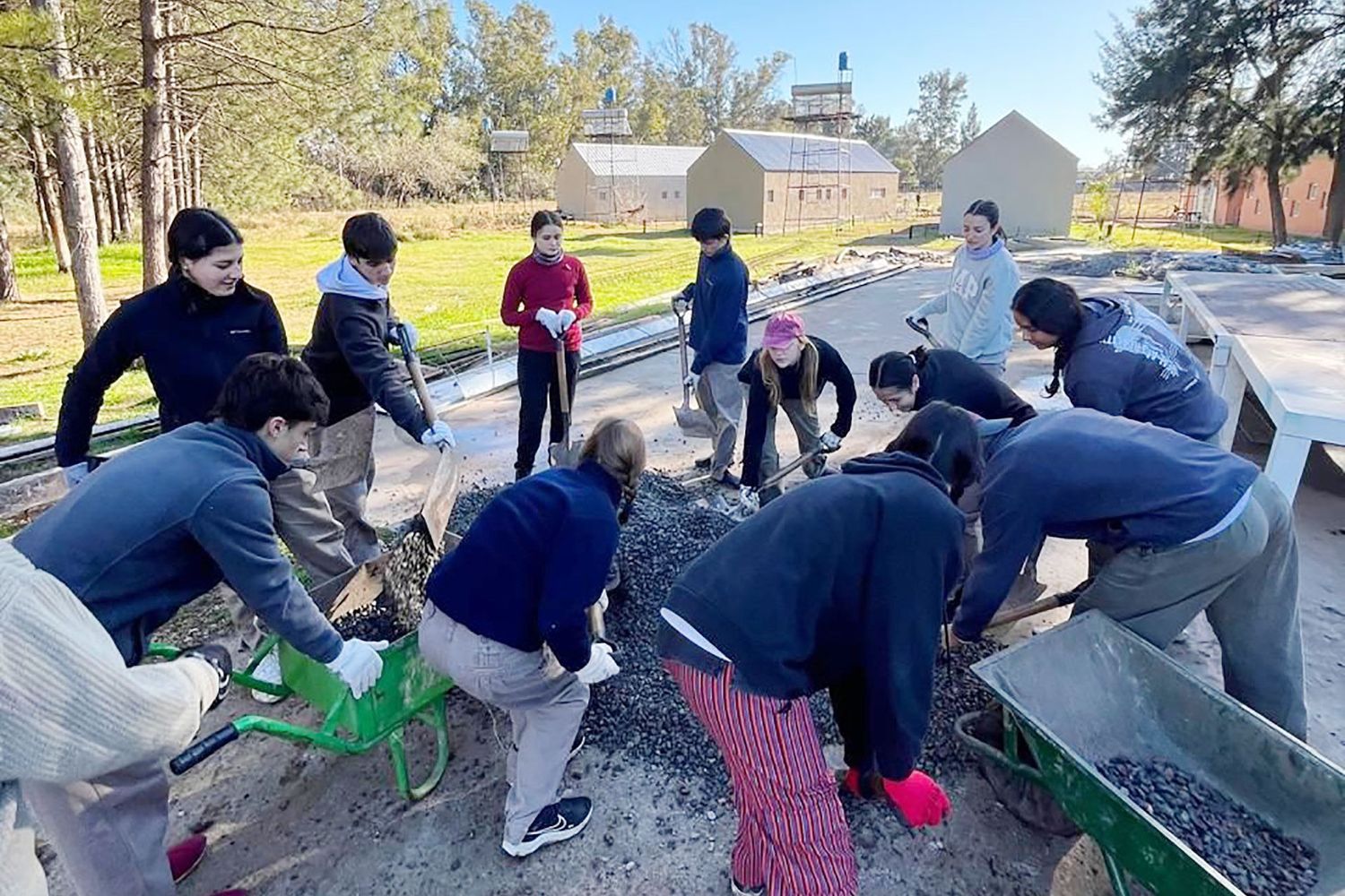 Estudiantes participaron en un campamento solidario