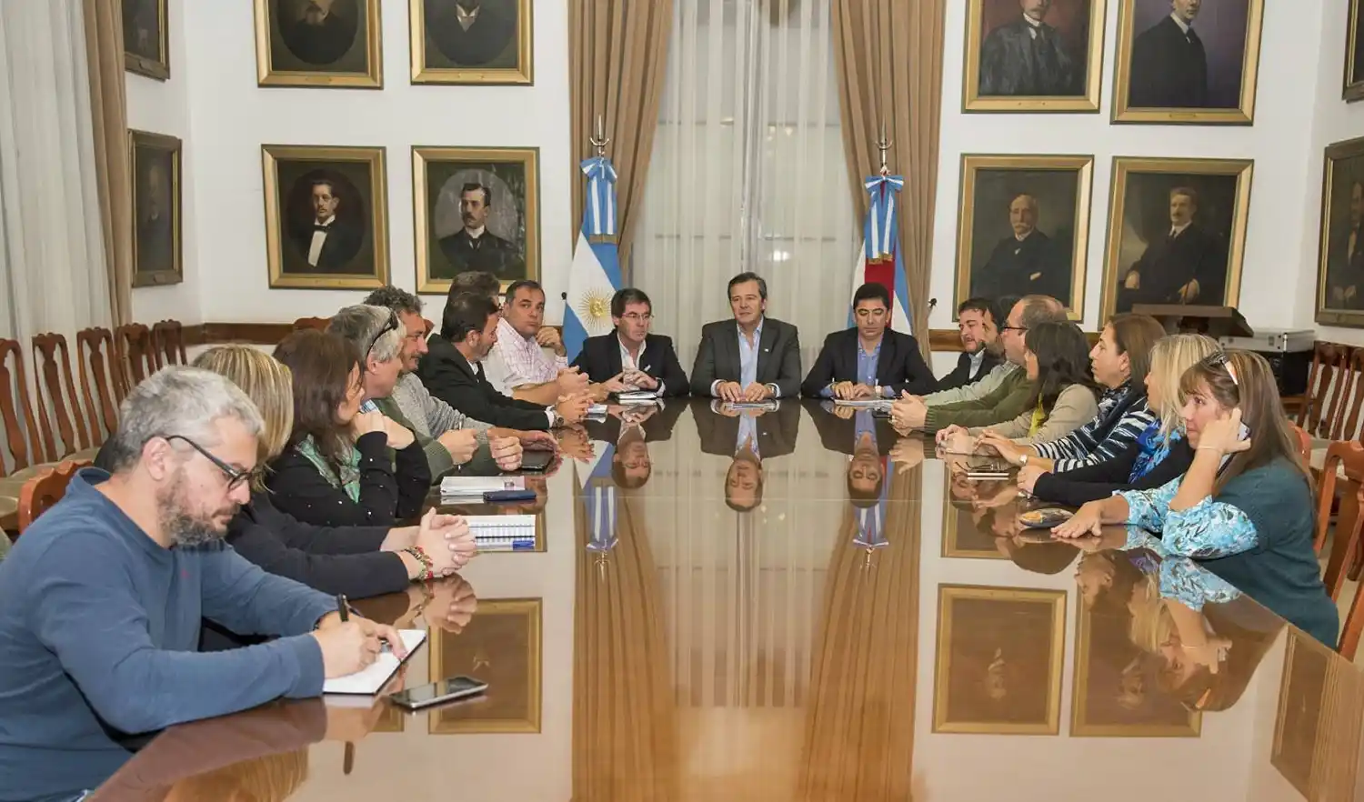 El Gobierno propuso a los docentes adelantar el pago de los porcentajes de aumento salarial