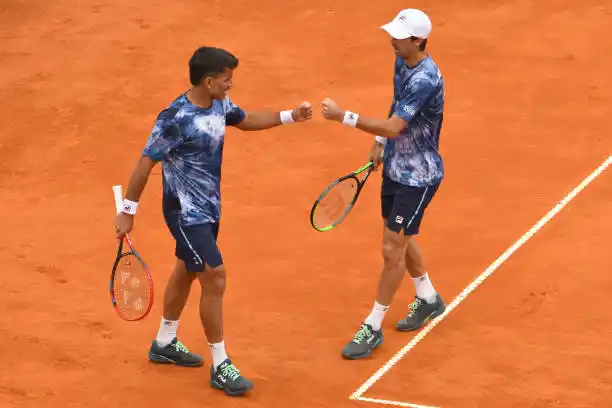 González y Molteni se despidieron rápido.