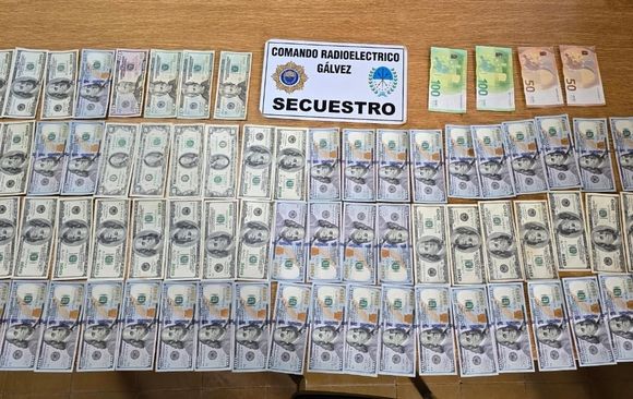 Galvez: Una importante suma de dinero en moneda extranjera fue recuperada por la policía