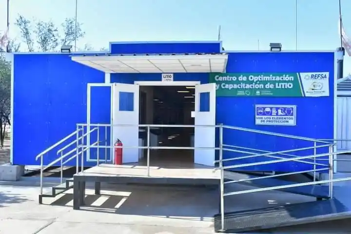 El vicegobernador Solís participó de una 
charla informativa en la planta piloto de litio