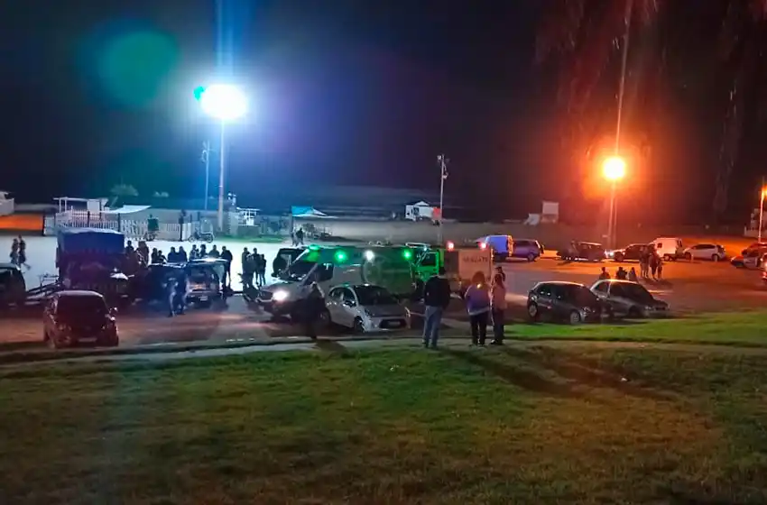 Se distrajo, arrancó la camioneta y atropelló a su madre