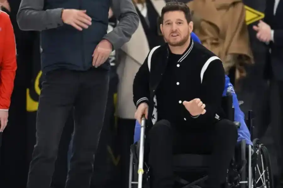 Harry y Michael jugando al Curling