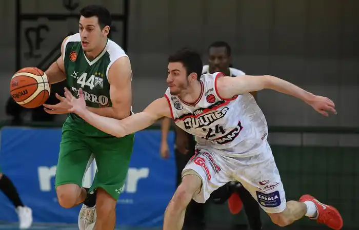 Sansimoni debió reemplazar al lesionado Luca Vildoza. (Foto: LaLigaNacional.com.ar)