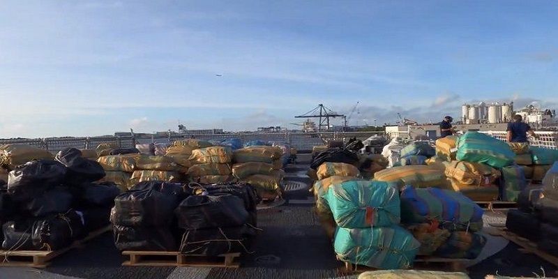 EE.UU. decomisa TONELADAS de drogas en operaciones en el Caribe y el Pacífico
