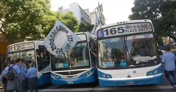 Choferes denuncian el "vaciamiento" de las líneas de colectivo 112, 165 y 243 en Zona Sur