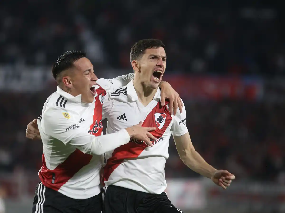 River ganó y sigue firme arriba