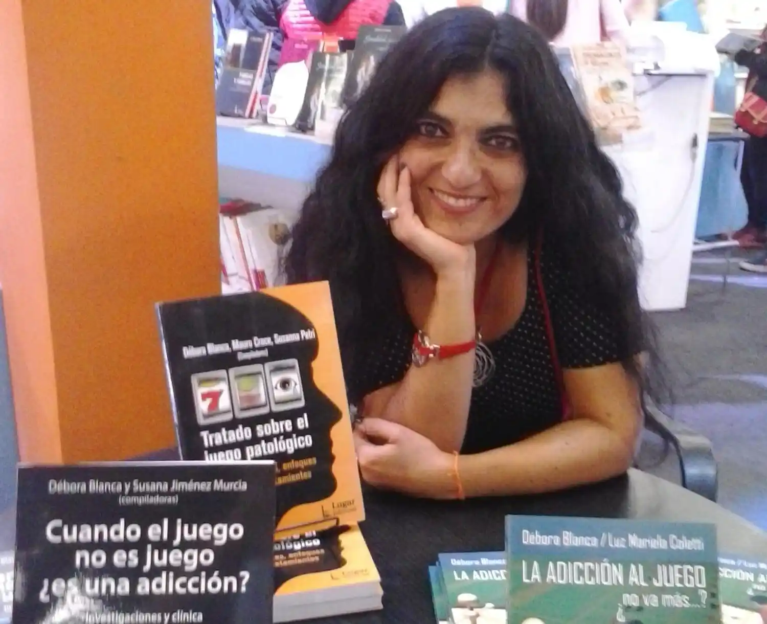 Debora Blanca es especialista en ludopatía y es autora y coautora de varios libros que abordan el mundo de las apuestas.