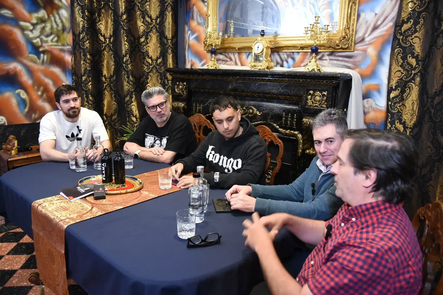 De izquierda a derecha: Gonzalo Rotonda, Gustavo Rech, Santiago Hourcade, Claudio Andiarena y Andrés Badía.