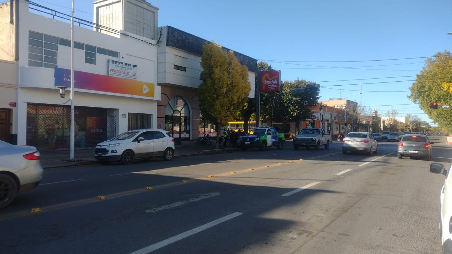 Hospitalizaron a un hombre que fue atropellado por una camioneta en Colón y España