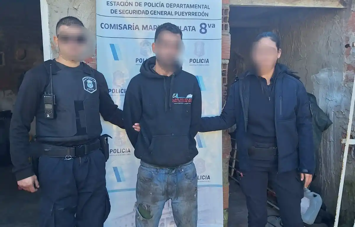 El sujeto amedrentó a su hija con un arma de fuego.