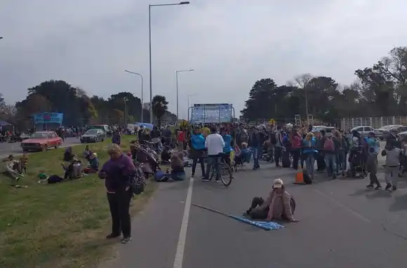 Organizaciones sociales levantaron los cortes en las rutas 2 y 88