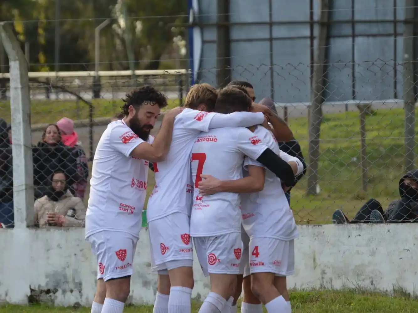 Central Larroque pisó fuerte en el Parque y se despega en la cima (crédito: Magaa Escalante)