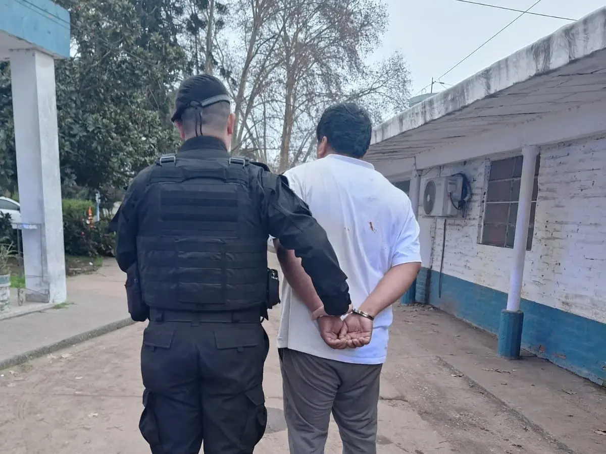 Un hombre fue detenido por amenazar a dos mujeres con cuchillos de forma reiterada en la zona oeste