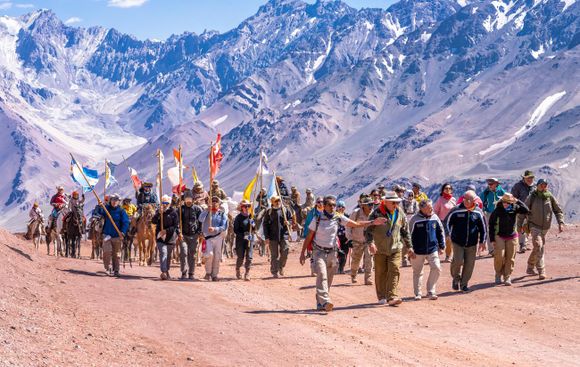 Su mamá lo animó a participar junto a ella del 28° cruce de los Andes: "Es muy emocionante lo que estamos viviendo”