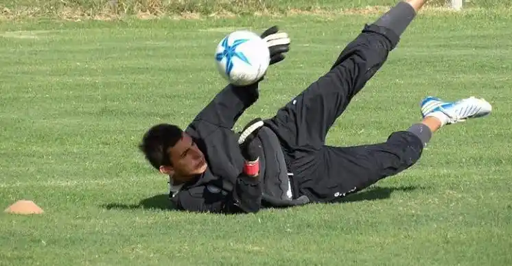 Alvarado contrató dos arqueros