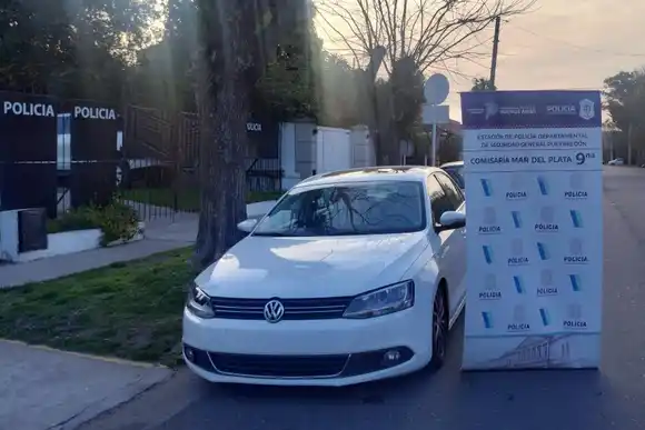 Estaba inhabilitado para conducir desde junio del año pasado y lo interceptaron manejando un Volkswagen