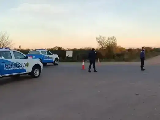 Murió un policía tras chocar en moto contra un caballo: fue identificado