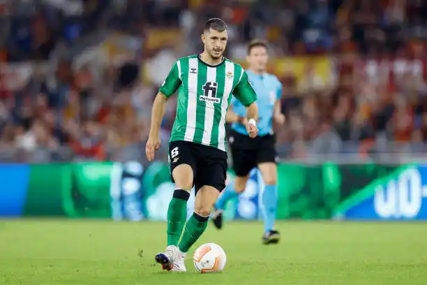 Betis, con Pezzella y Rodríguez, busca la clasificación ante Roma