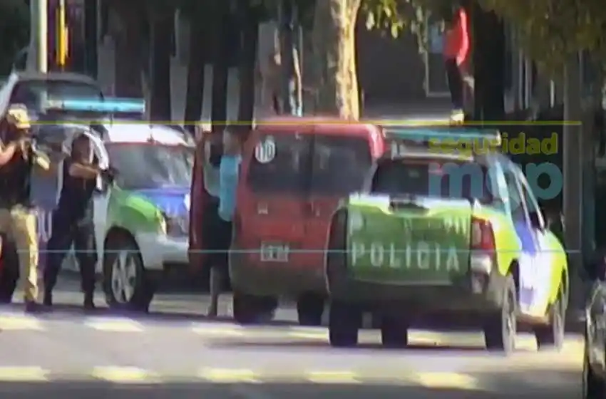 Por imprudencia y falta de documentación una pareja fue detenida tras una persecución