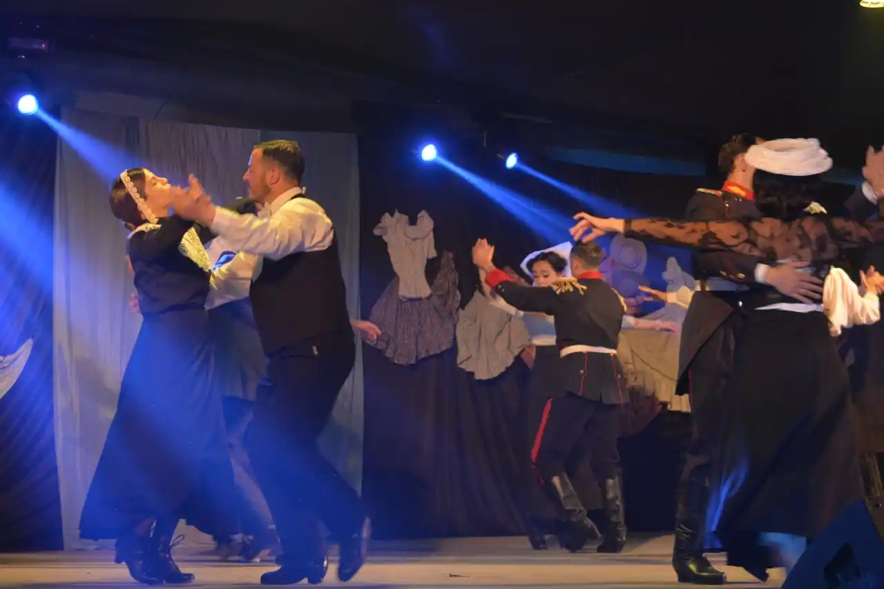 En un Club Defensa lleno, el cierre del 12avo Folklorazo se vivió a pura danza y música