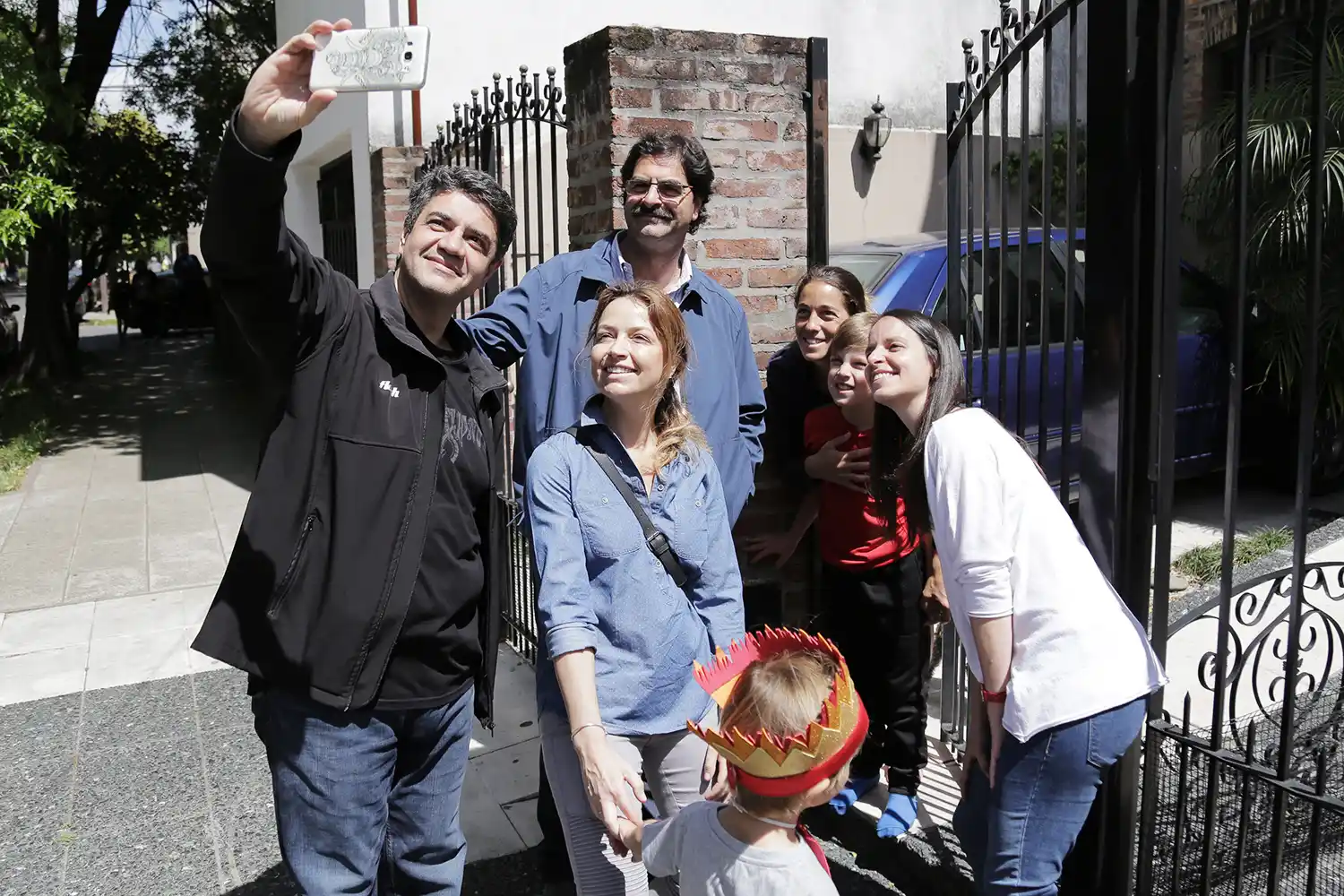 Soledad Martinez, la candidata más votada de la Provincia, salió de timbreo en Olivos 