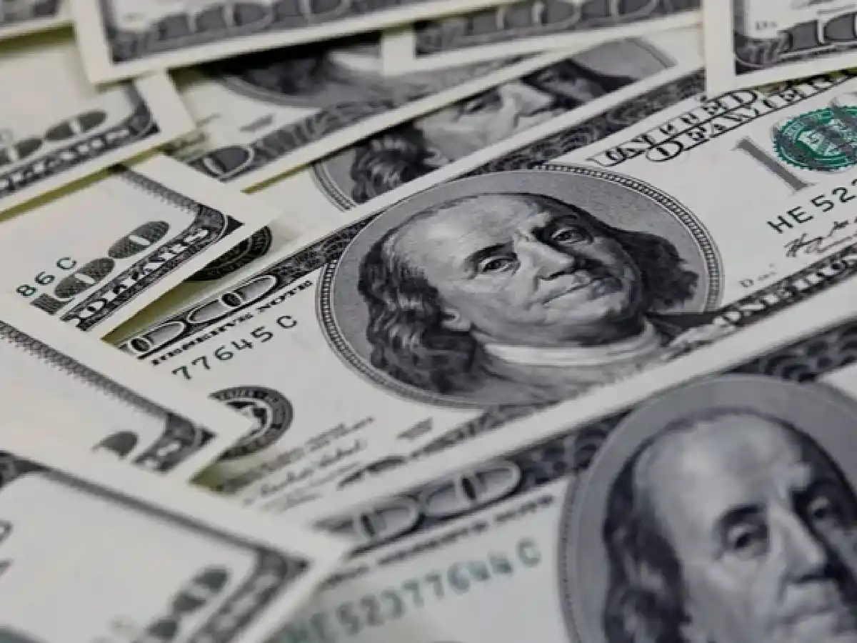 El dólar blue siguió en baja y cerró en $ 313