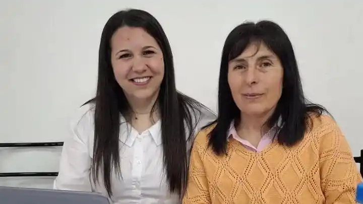 El espacio está coordinado por Agustina y Fabiana, profesionales con formación en el área social y comunitaria